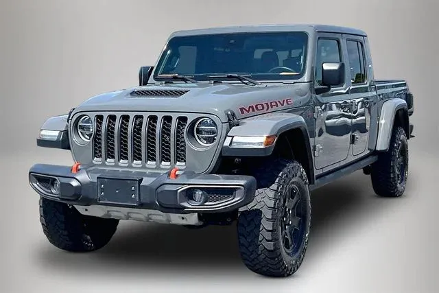 2020 Jeep Gladiator Mojave thumbnail 2