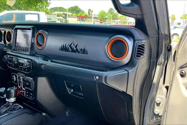 2020 Jeep Gladiator Mojave thumbnail 21