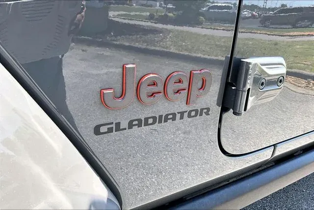 2020 Jeep Gladiator Mojave thumbnail 23
