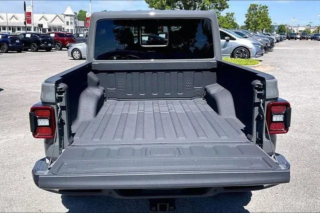 2020 Jeep Gladiator Mojave thumbnail 32