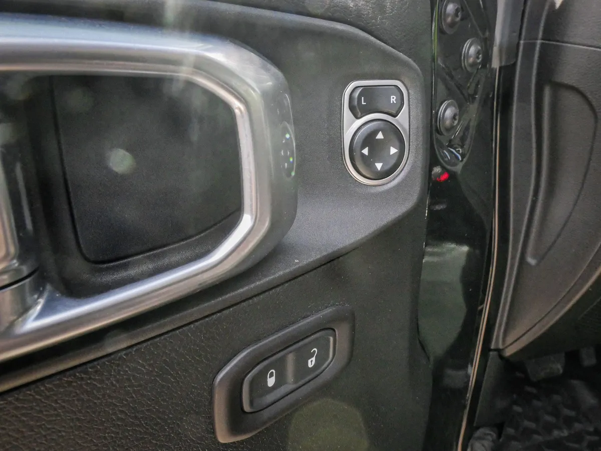 2020 Jeep Gladiator Sport S thumbnail 14
