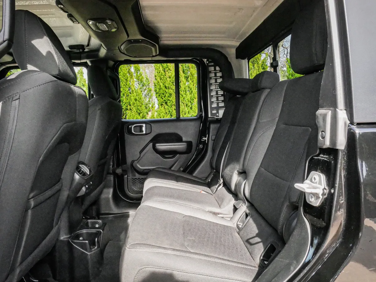 2020 Jeep Gladiator Sport S thumbnail 28