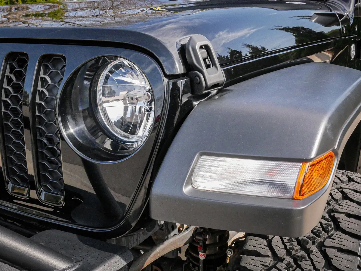 2020 Jeep Gladiator Sport S thumbnail 5