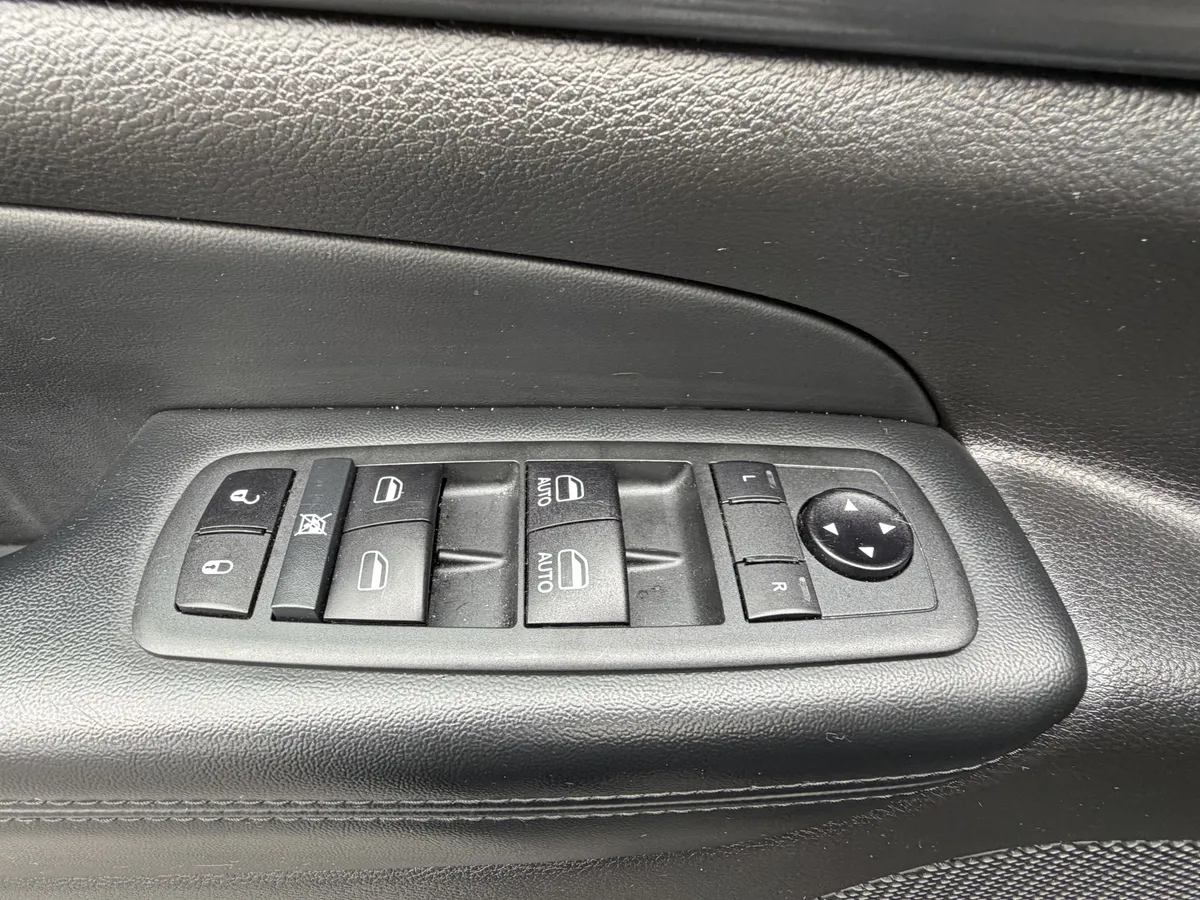 2020 Jeep Grand Cherokee Altitude thumbnail 13