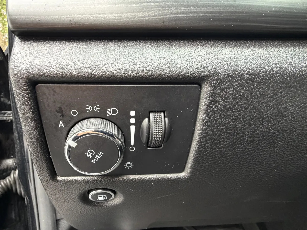2020 Jeep Grand Cherokee Altitude thumbnail 14