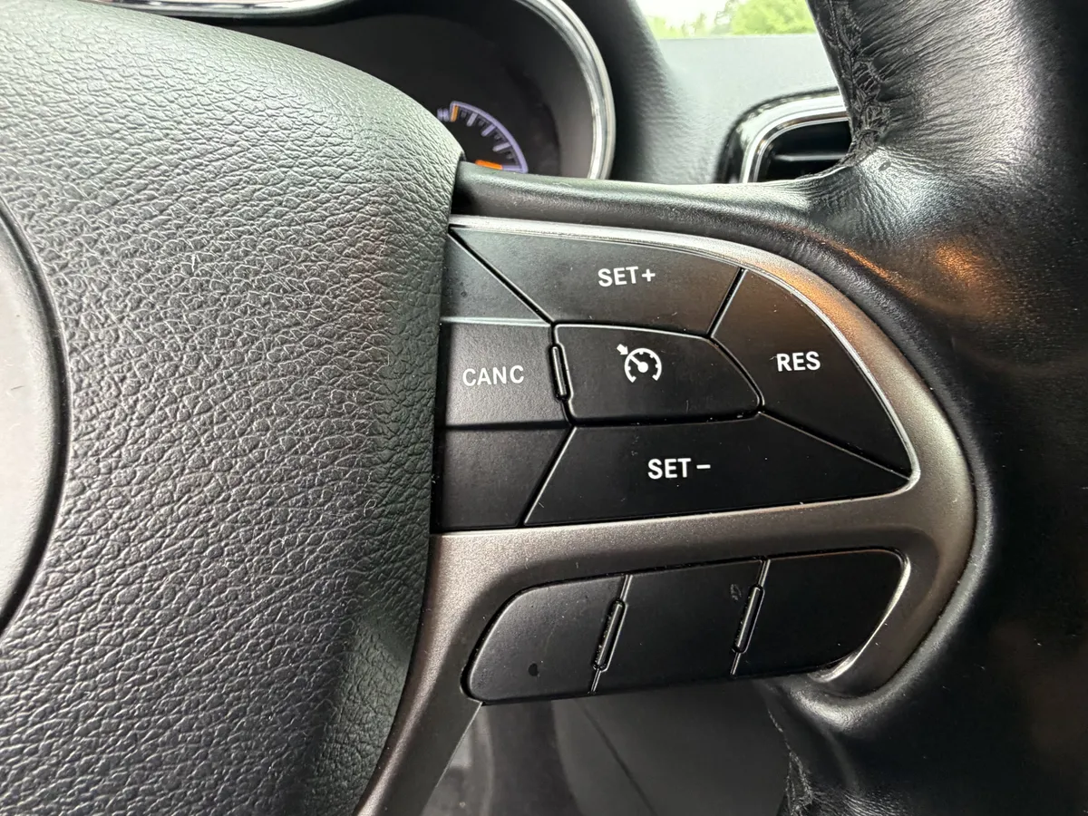 2020 Jeep Grand Cherokee Altitude thumbnail 19