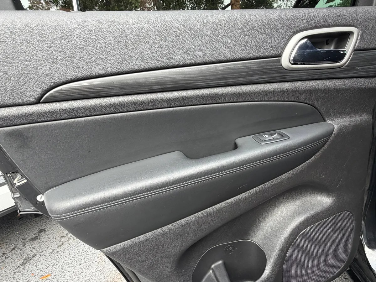 2020 Jeep Grand Cherokee Altitude thumbnail 30
