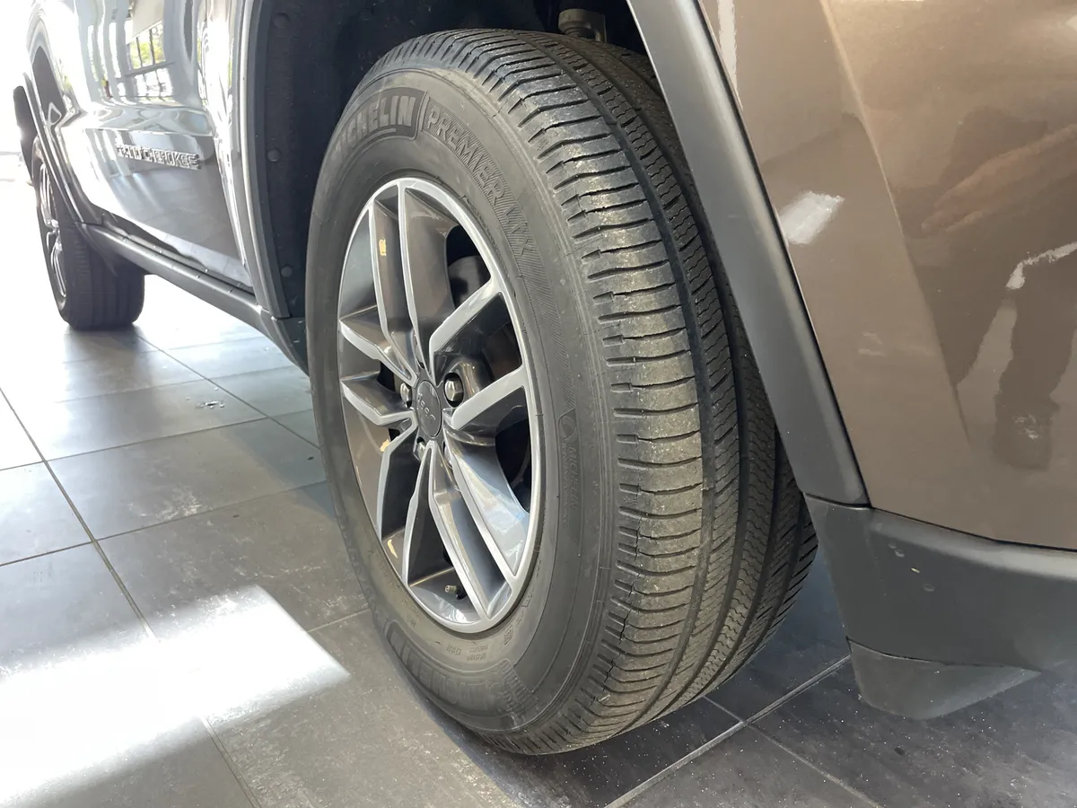 2020 Jeep Grand Cherokee Limited thumbnail 12