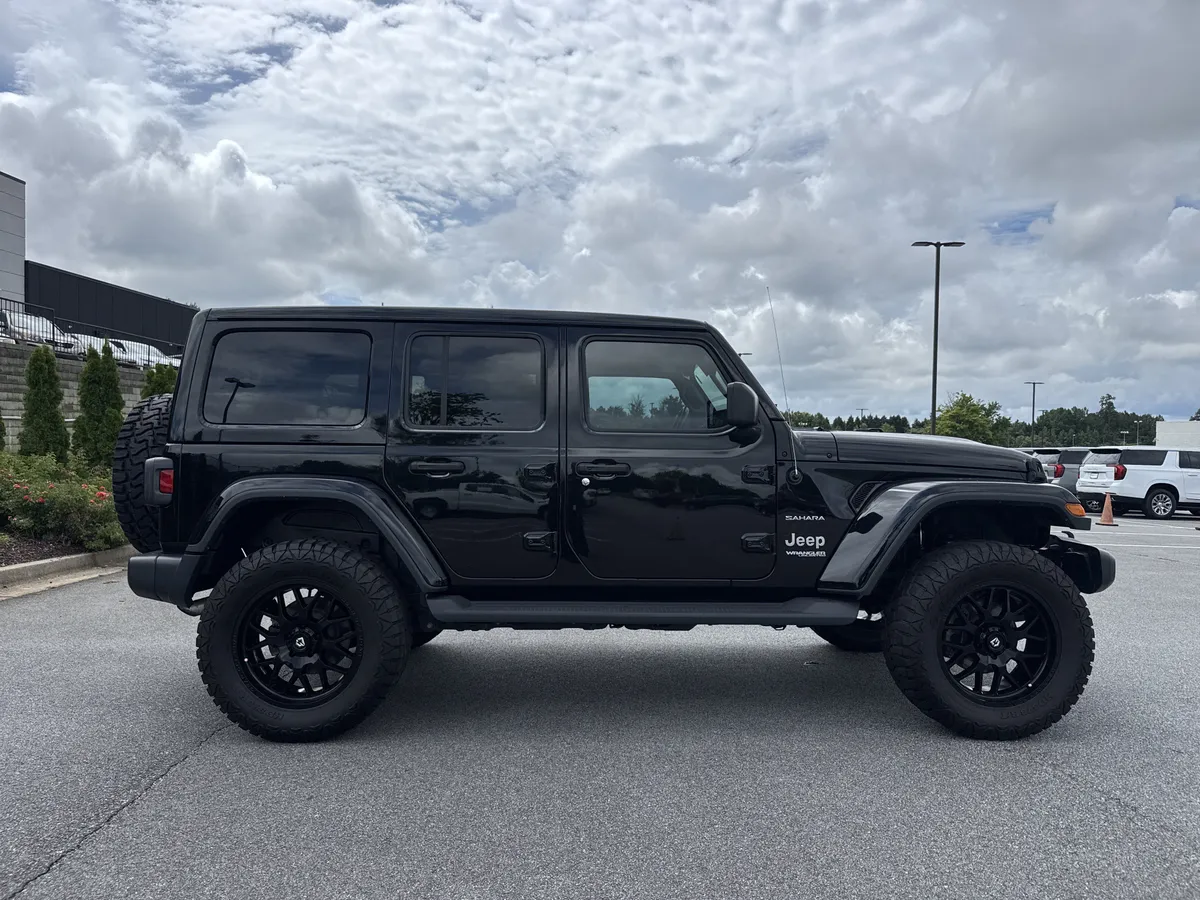 2020 Jeep Wrangler Unlimited Sahara thumbnail 10