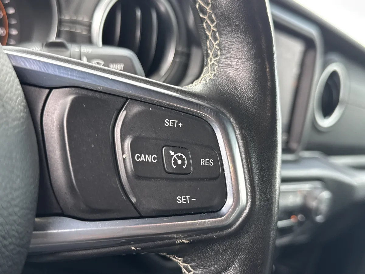 2020 Jeep Wrangler Unlimited Sahara thumbnail 19