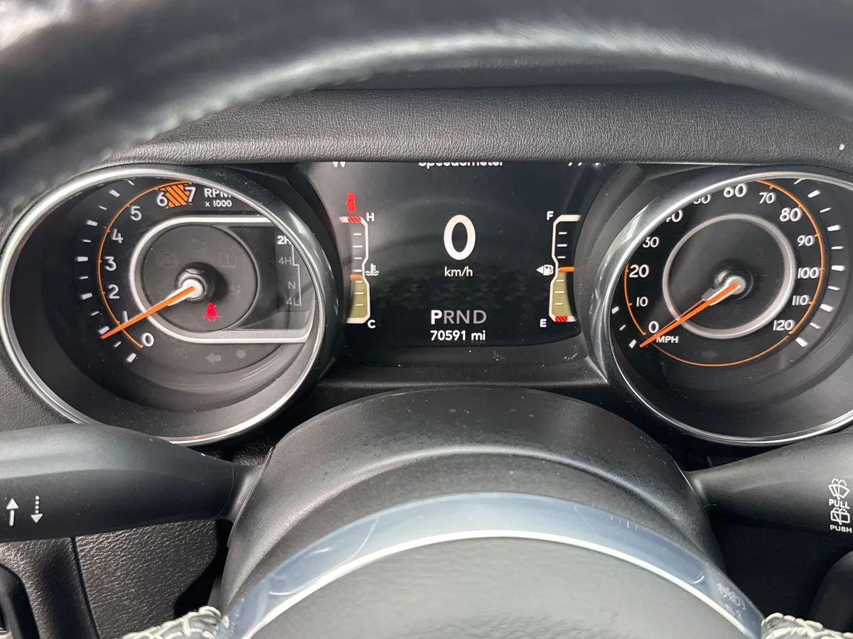 2020 Jeep Wrangler Unlimited Sahara thumbnail 20