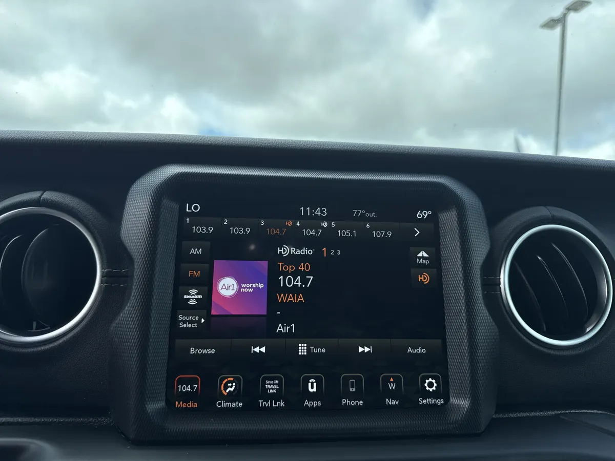 2020 Jeep Wrangler Unlimited Sahara thumbnail 22