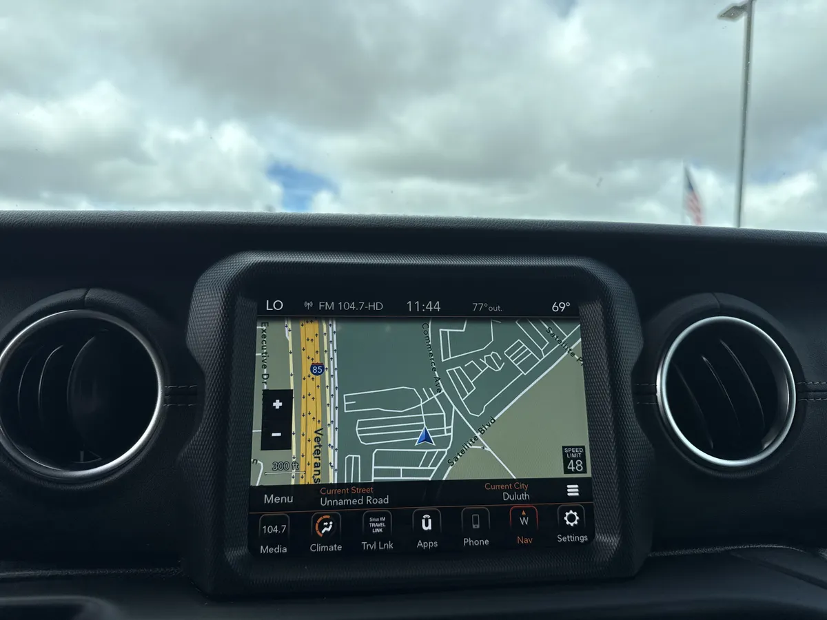 2020 Jeep Wrangler Unlimited Sahara thumbnail 23
