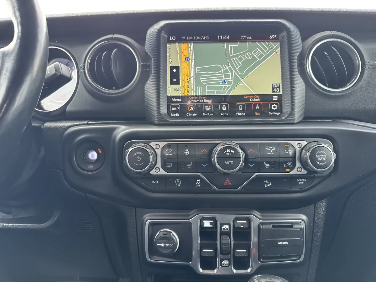 2020 Jeep Wrangler Unlimited Sahara thumbnail 28