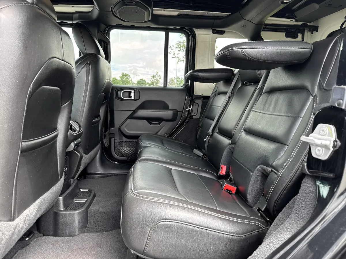 2020 Jeep Wrangler Unlimited Sahara thumbnail 29