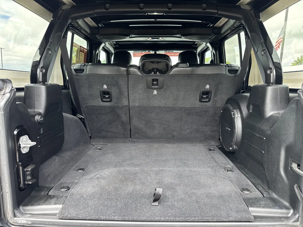 2020 Jeep Wrangler Unlimited Sahara thumbnail 32