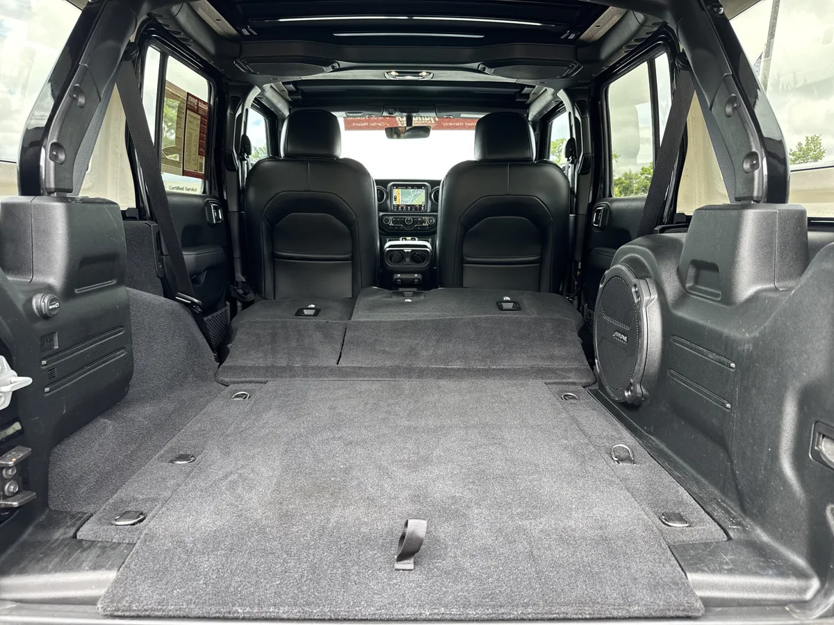 2020 Jeep Wrangler Unlimited Sahara thumbnail 33