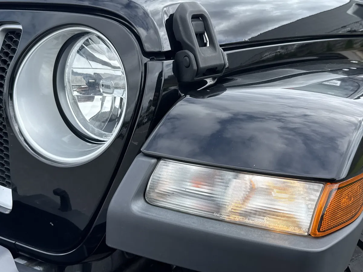 2020 Jeep Wrangler Unlimited Sahara thumbnail 5