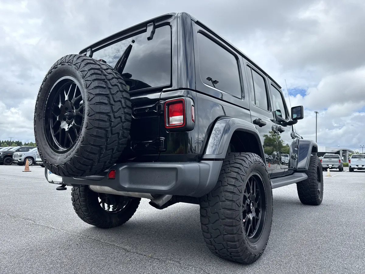 2020 Jeep Wrangler Unlimited Sahara thumbnail 9