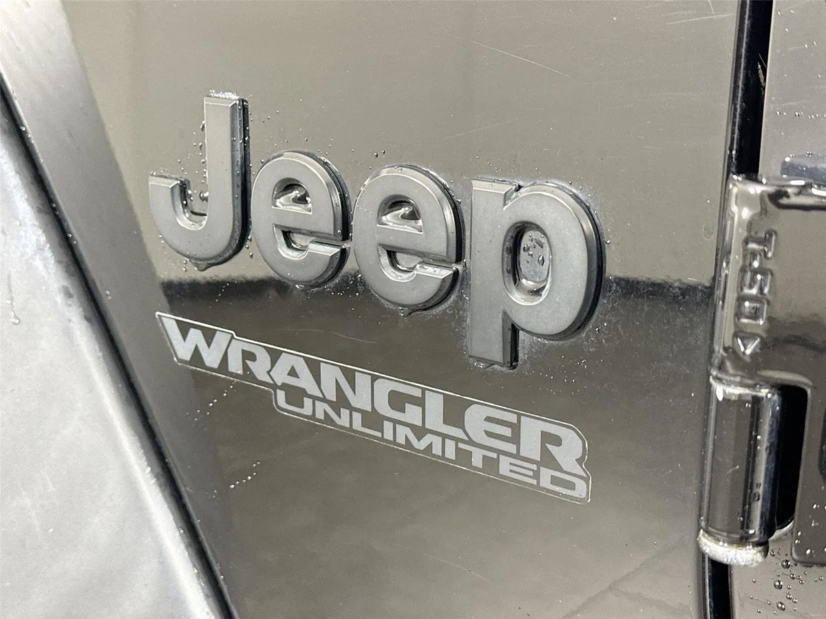 2020 Jeep Wrangler Unlimited Sport Altitude thumbnail 13