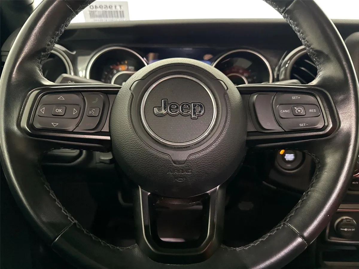 2020 Jeep Wrangler Unlimited Sport Altitude thumbnail 15