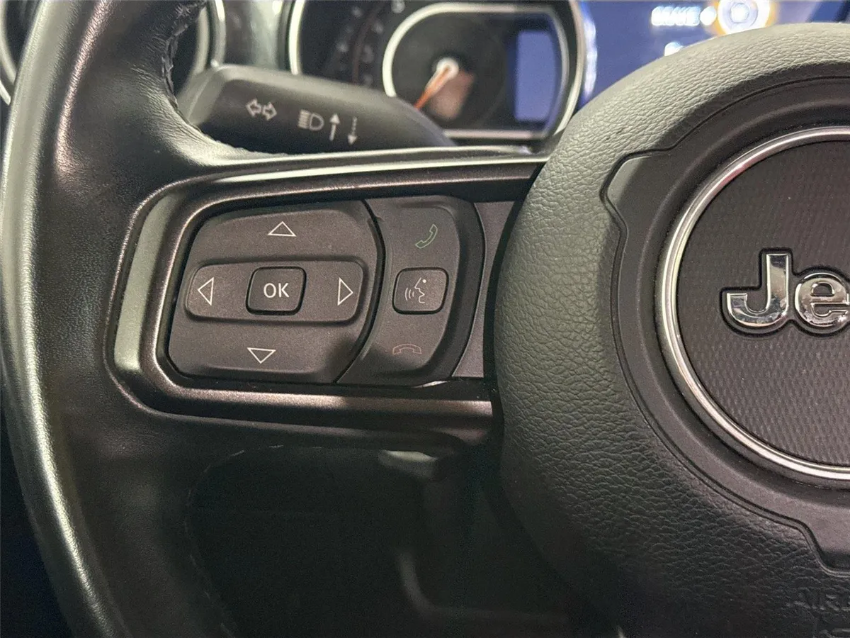 2020 Jeep Wrangler Unlimited Sport Altitude thumbnail 16
