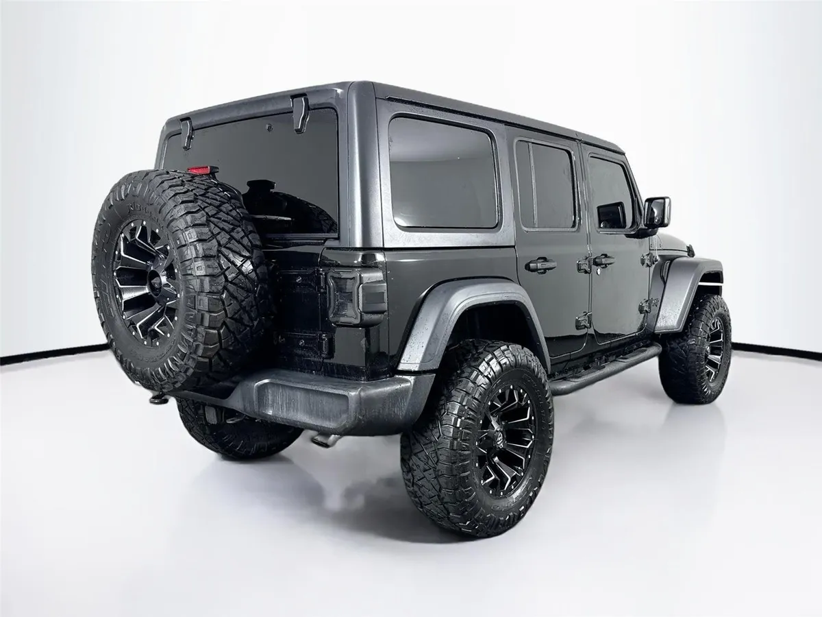 2020 Jeep Wrangler Unlimited Sport Altitude thumbnail 2