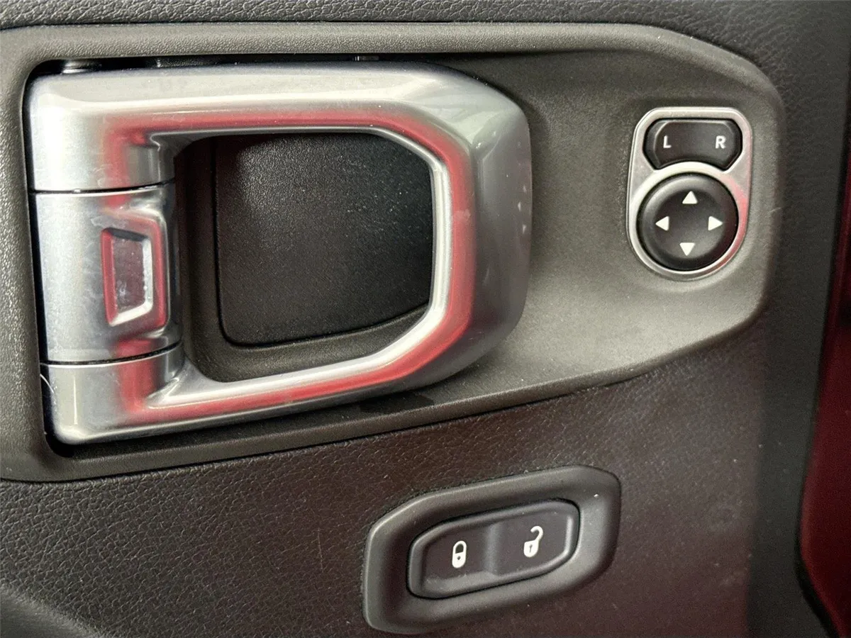 2020 Jeep Wrangler Unlimited Sport Altitude thumbnail 25