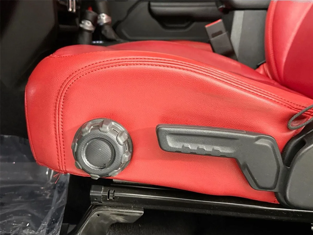 2020 Jeep Wrangler Unlimited Sport Altitude thumbnail 26