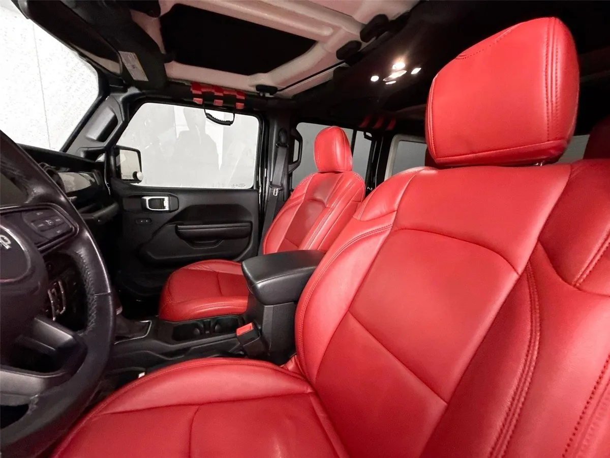2020 Jeep Wrangler Unlimited Sport Altitude thumbnail 3
