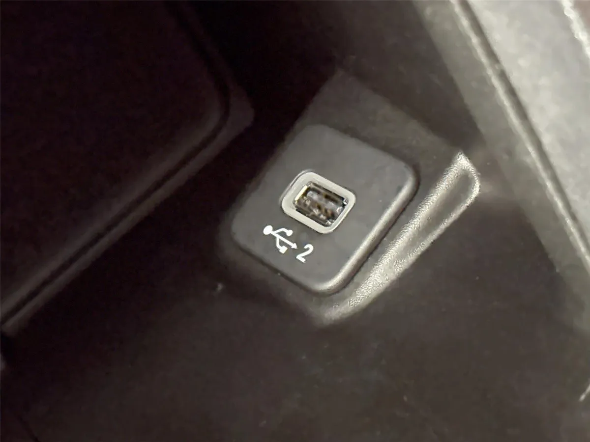 2020 Jeep Wrangler Unlimited Sport Altitude thumbnail 32