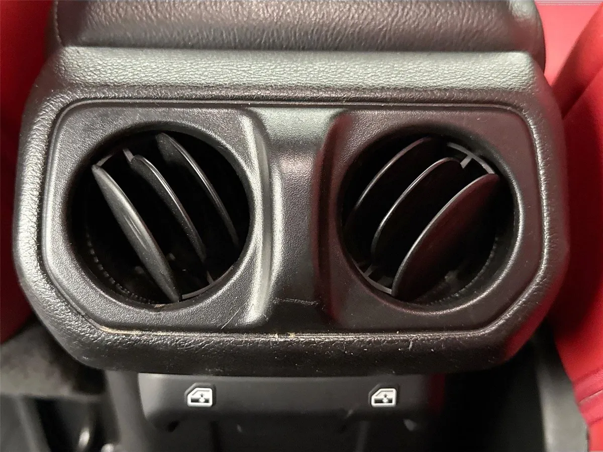 2020 Jeep Wrangler Unlimited Sport Altitude thumbnail 34