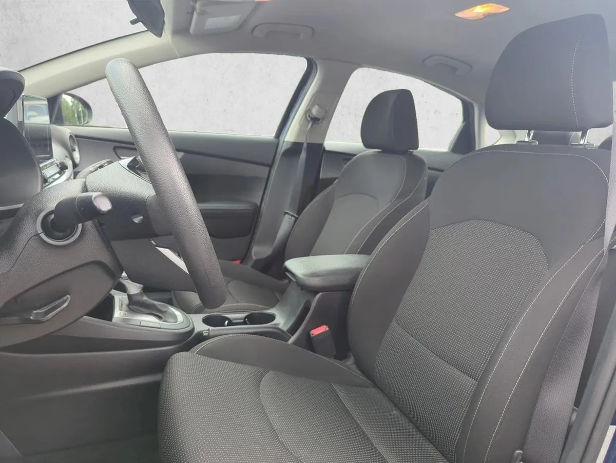 2020 Kia Forte LXS thumbnail 17