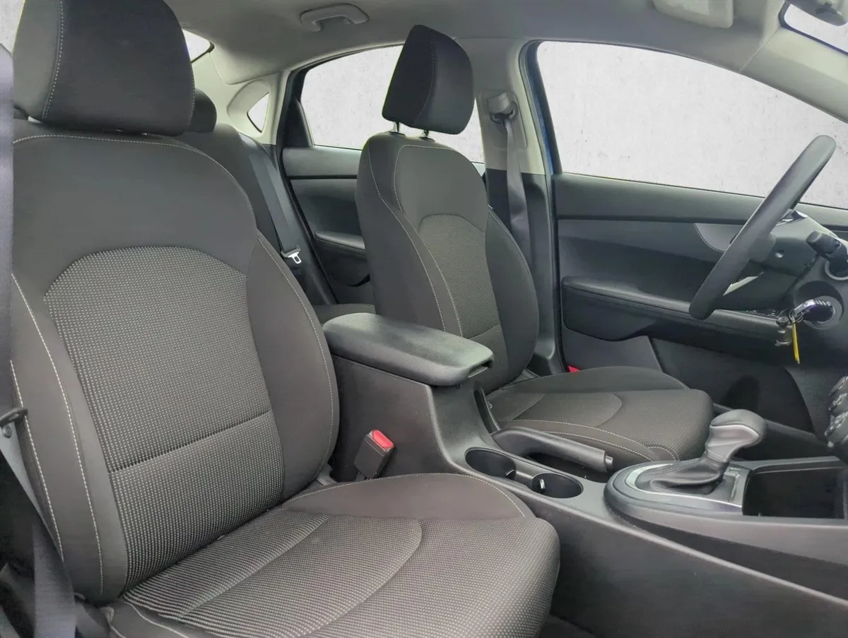 2020 Kia Forte LXS thumbnail 23