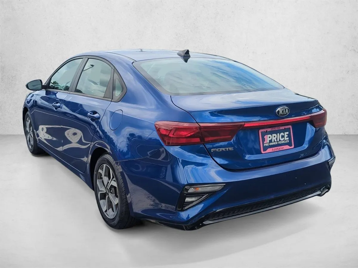 2020 Kia Forte LXS thumbnail 8