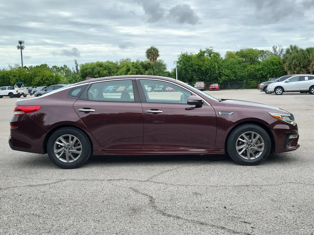 2020 Kia Optima LX thumbnail 10