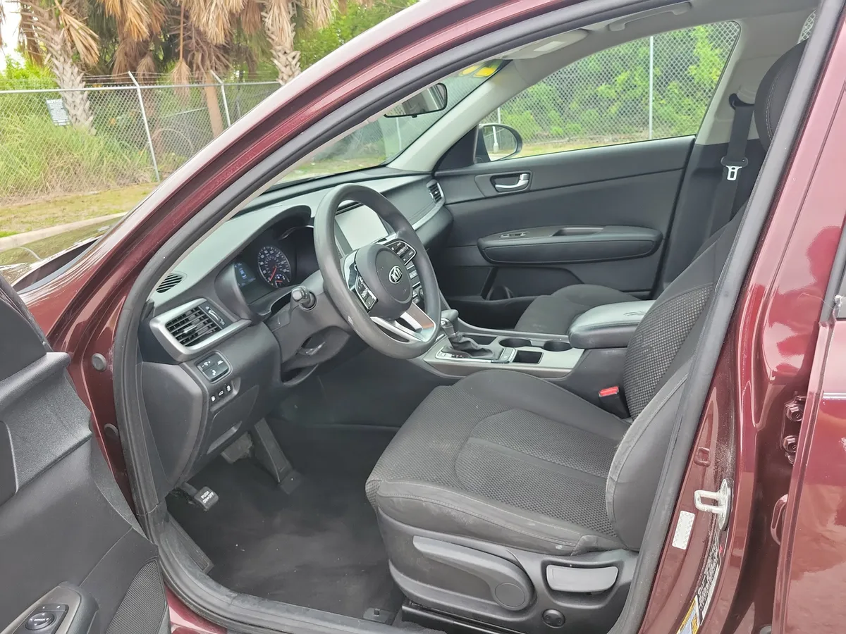 2020 Kia Optima LX thumbnail 15