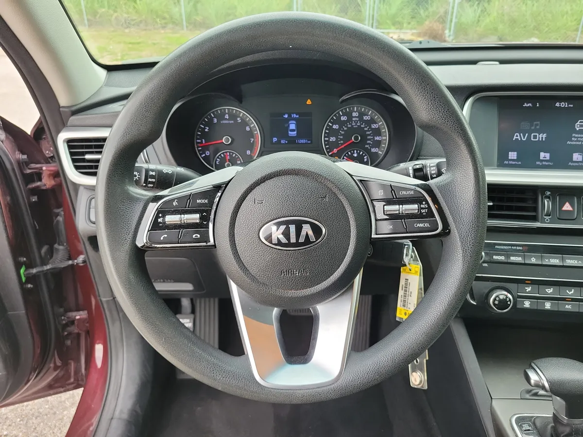 2020 Kia Optima LX thumbnail 17