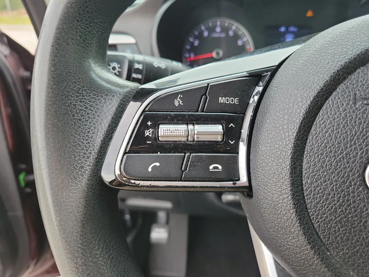 2020 Kia Optima LX thumbnail 18