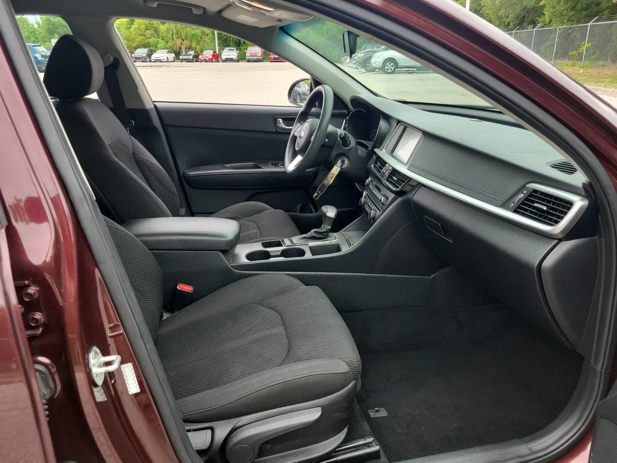 2020 Kia Optima LX thumbnail 30