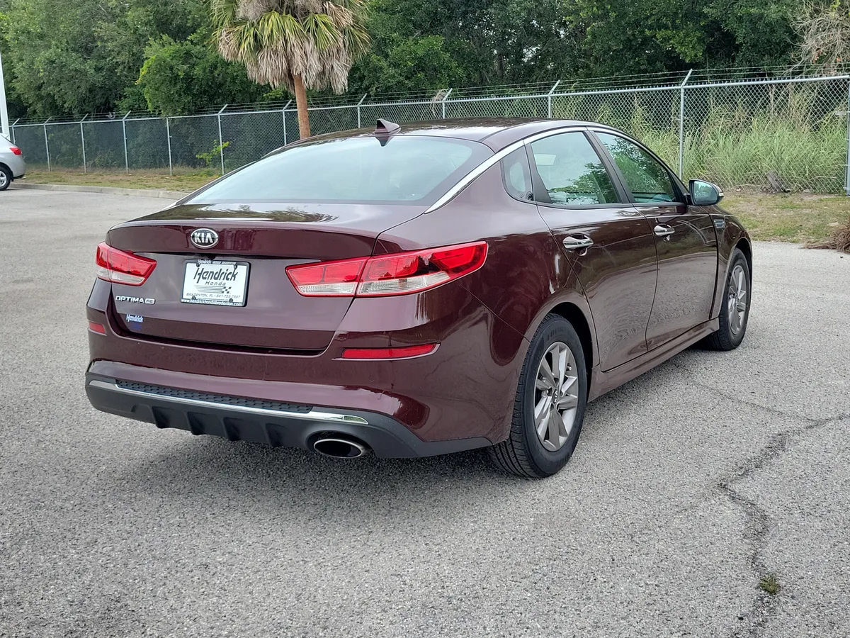 2020 Kia Optima LX thumbnail 9