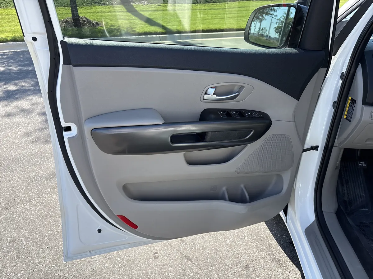 2020 Kia Sedona EX thumbnail 14
