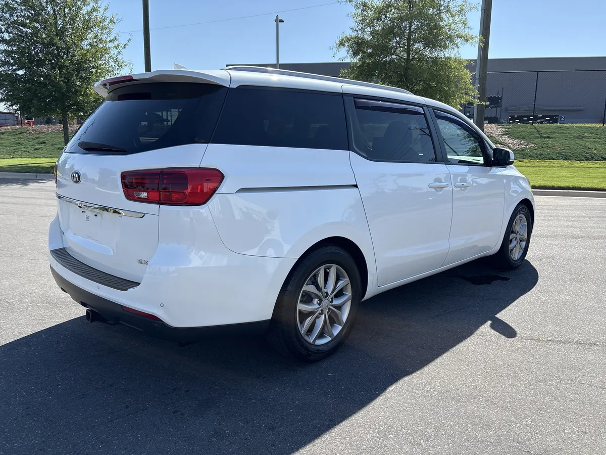 2020 Kia Sedona EX thumbnail 8