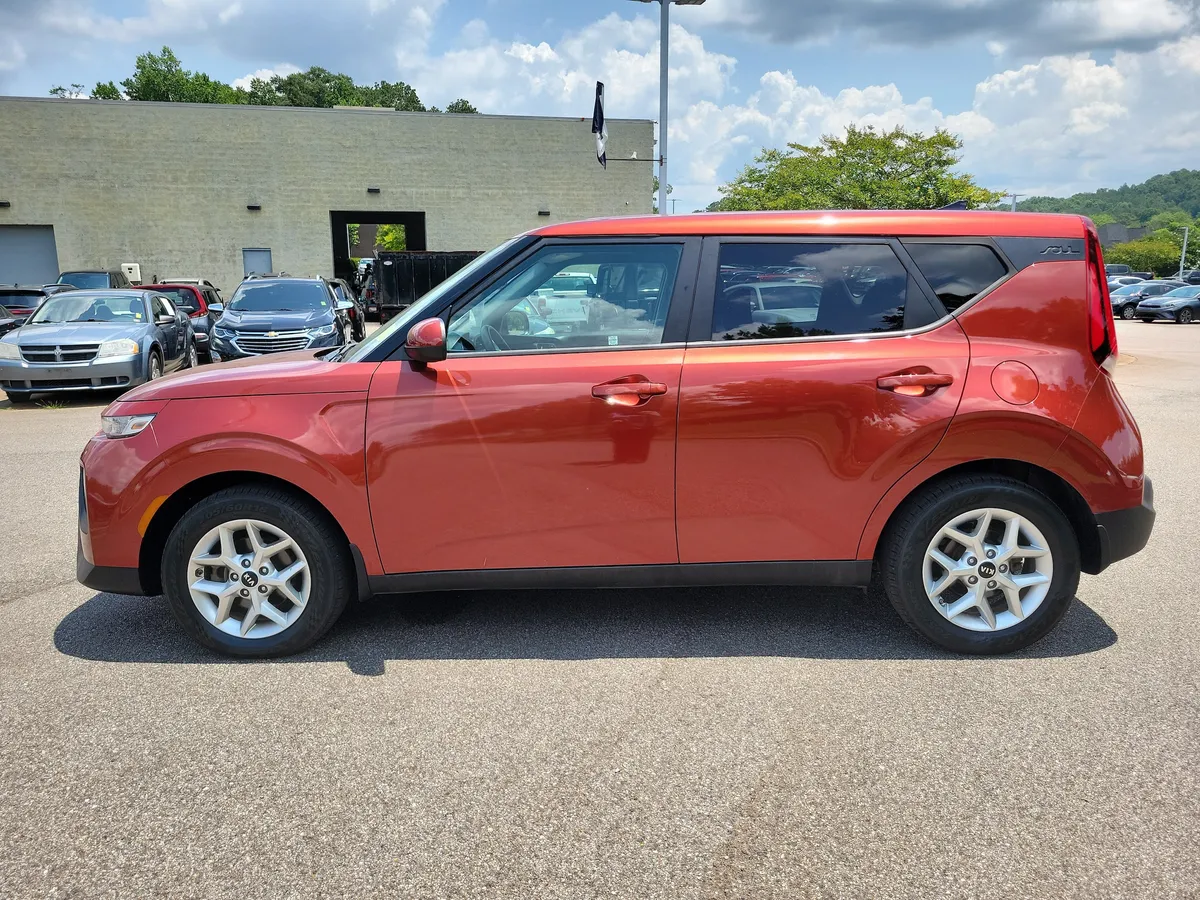 2020 Kia Soul S thumbnail 2