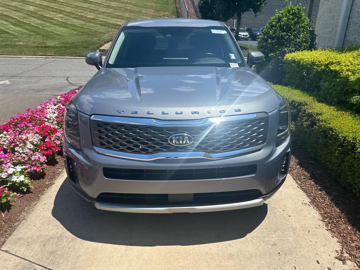 2020 Kia Telluride LX thumbnail 2