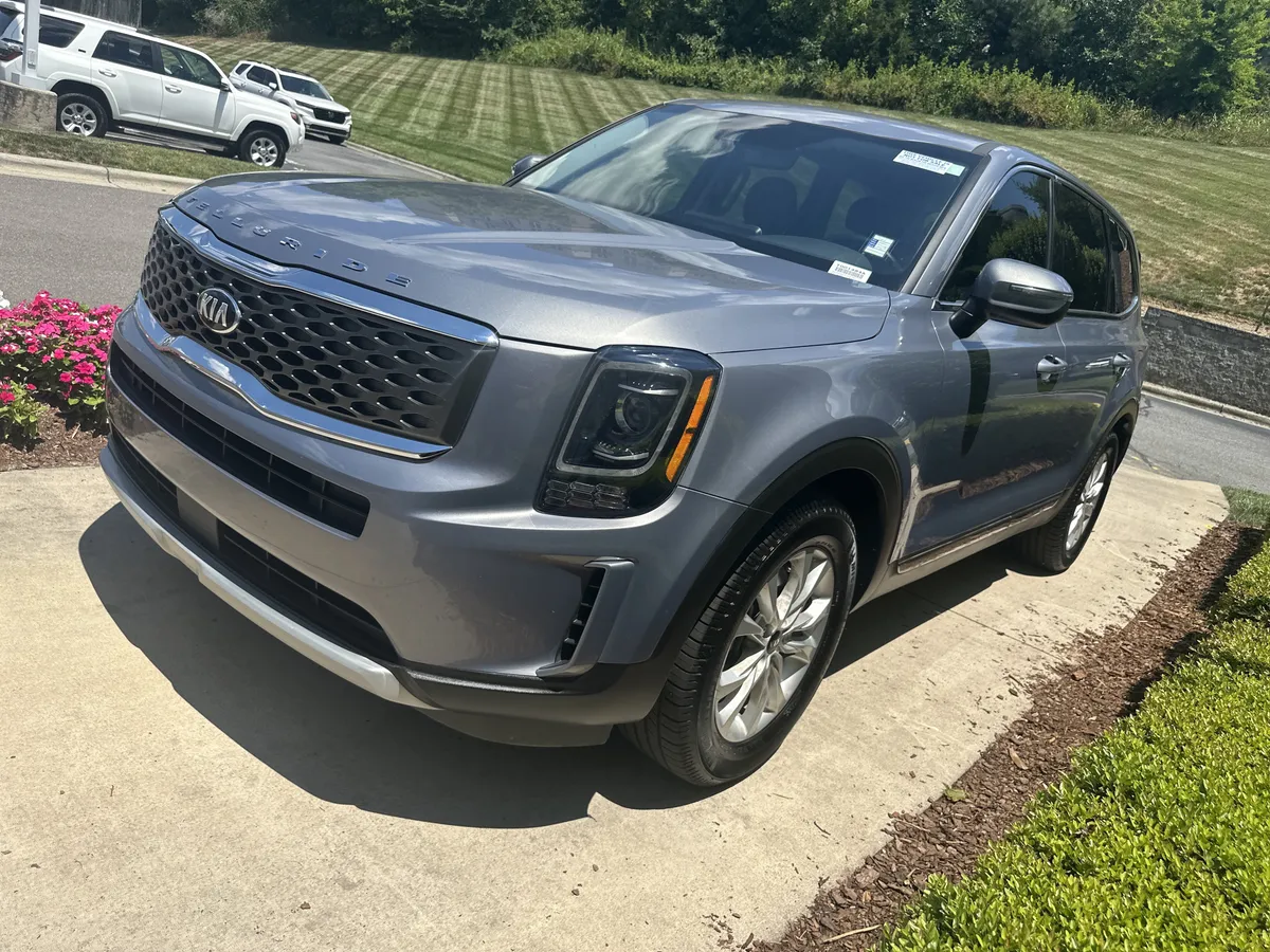 2020 Kia Telluride LX thumbnail 4