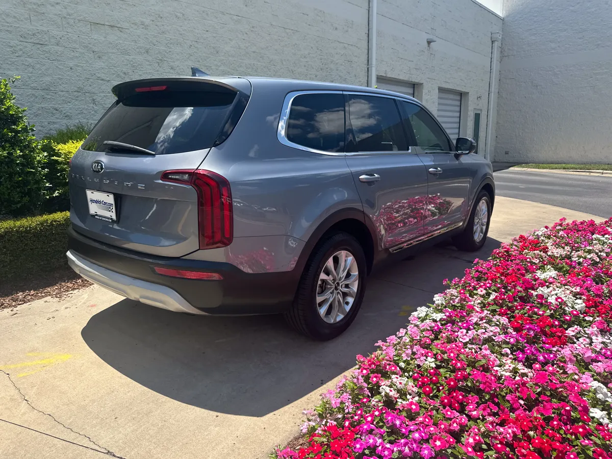 2020 Kia Telluride LX thumbnail 7