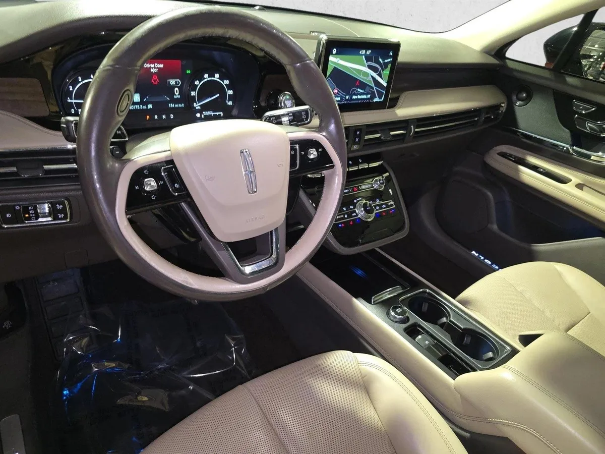 2020 Lincoln Corsair Reserve thumbnail 17