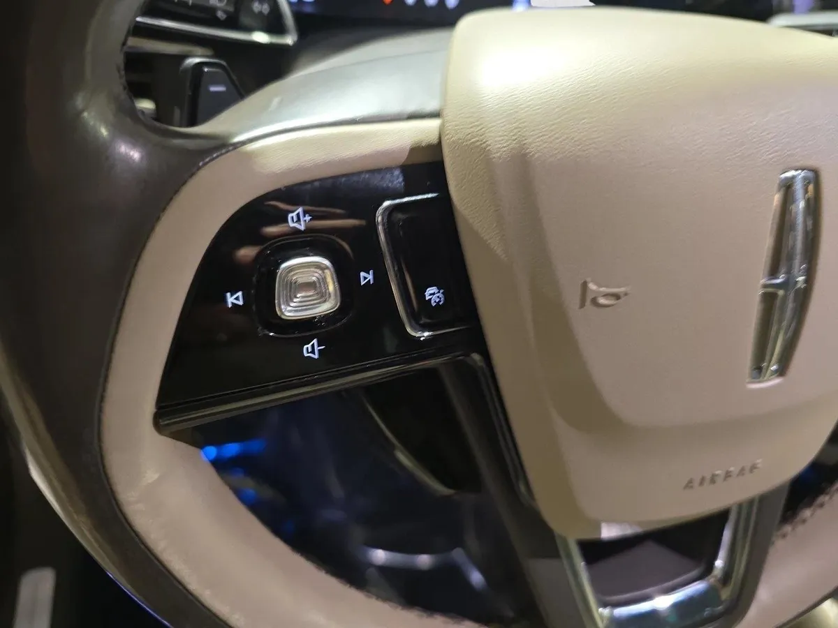 2020 Lincoln Corsair Reserve thumbnail 18
