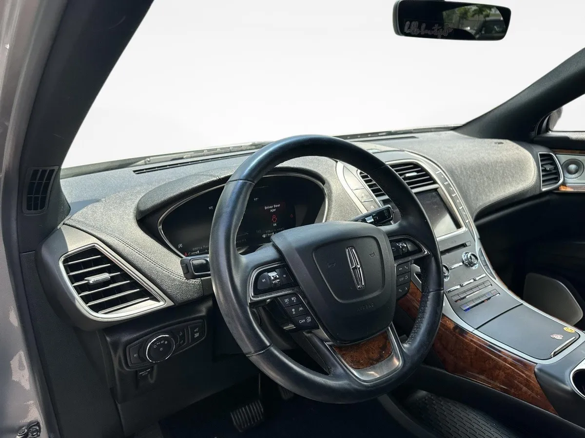 2020 Lincoln Nautilus Reserve thumbnail 11